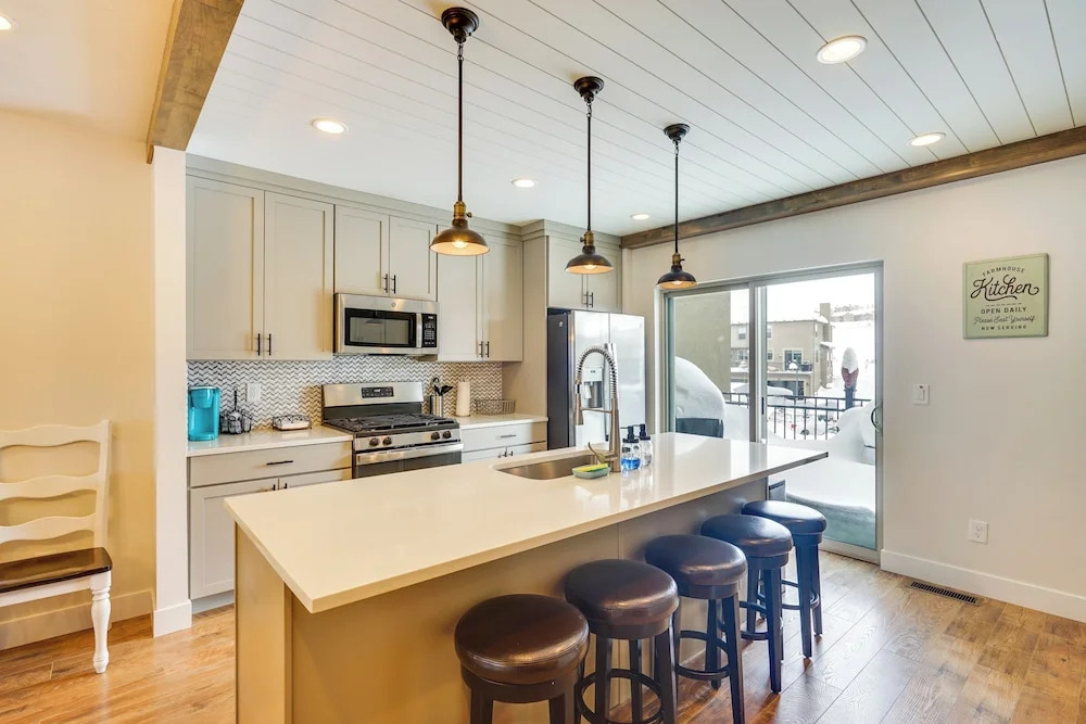 Spacious Townhome about 7 Mi to Deer Valley Resort!