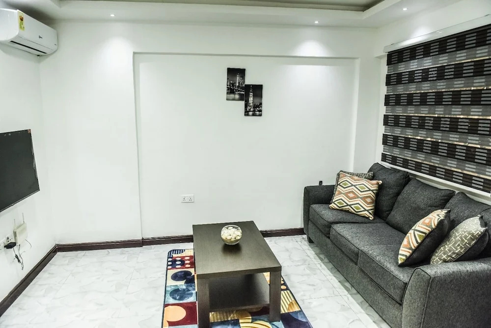 1 Bed Apartment Sleeps 2 -free Parking - Tv & Wifi
