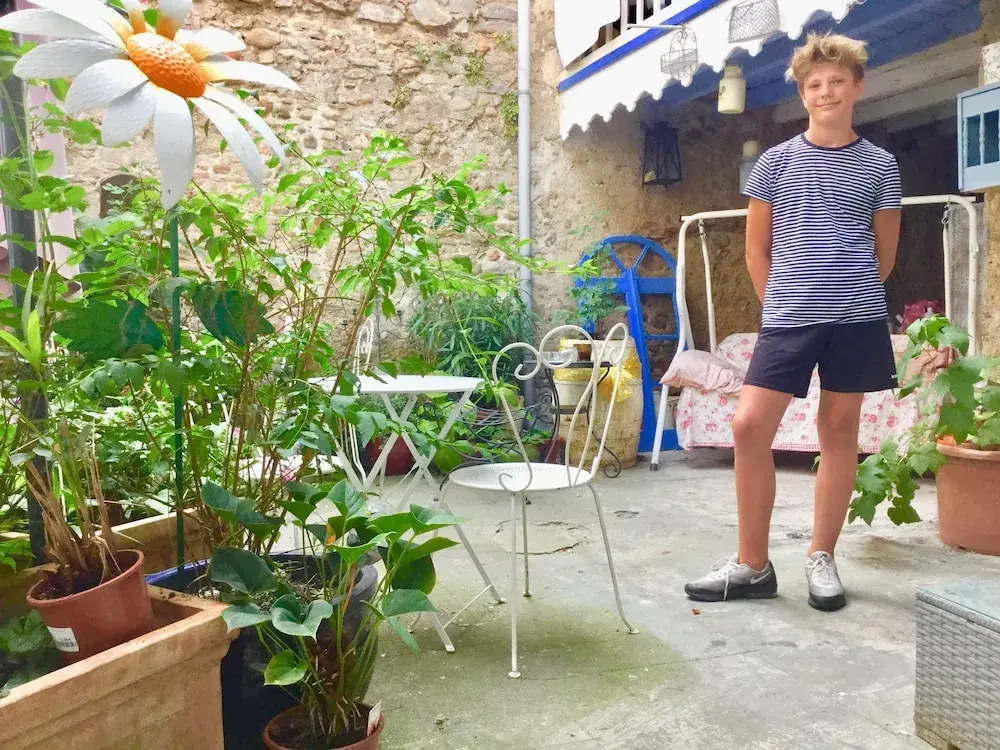 Hôte Labyrinthe lit 180 cm salle de bain, petit dej compris