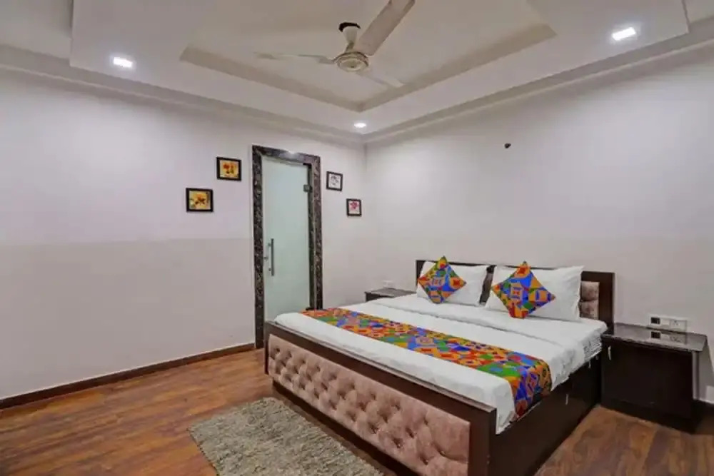 Fabhotel The Royal Inn I
