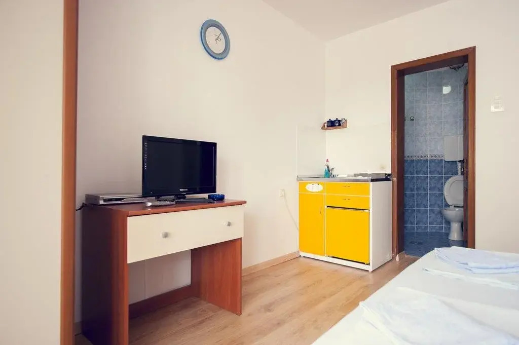 Lyon Apartments