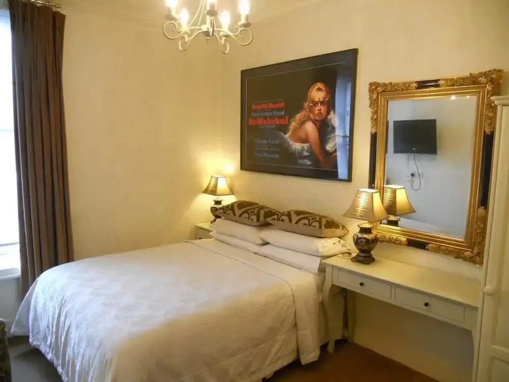 Bentley Tower Hotel