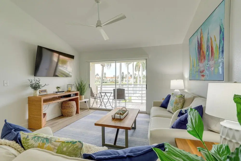 Sunny St Pete Getaway With Shared Pool & Hot Tub