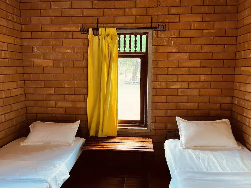 Funky Leopard Safari Lodge Bordering Yala National Park