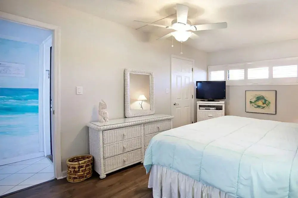 Gulf Shore Condo #203 - 1 Br condo by RedAwning