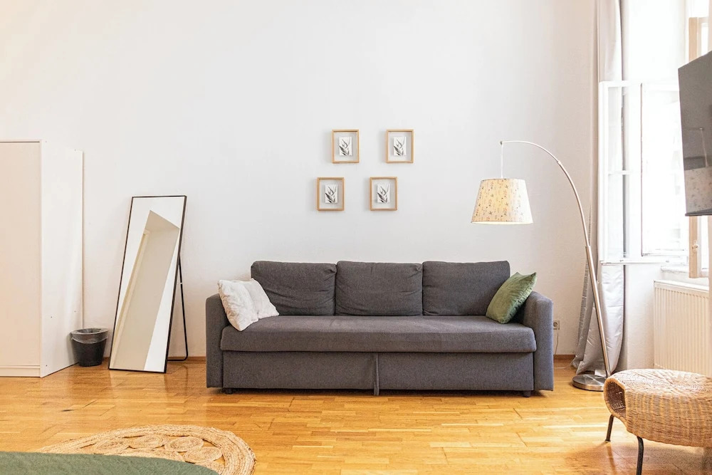 Beautiful 2BR Apartment Near Rennweg