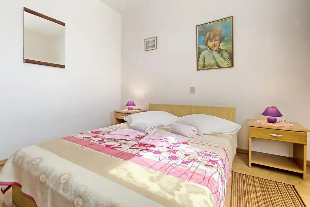 Eva House with Apartment