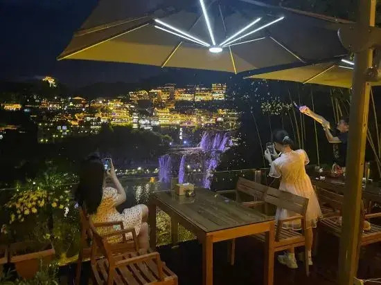 Yongshun County Furong Town Tusi Xuanfu Courtyard Waterfall Guesthouse