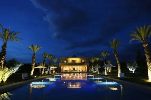 Adnaa - Modern Villa with 2 pools, sauna, hammam, tennis court & home cinema
