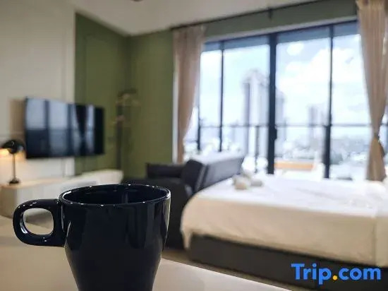 TRION The 108 Family Suite Pool & City view