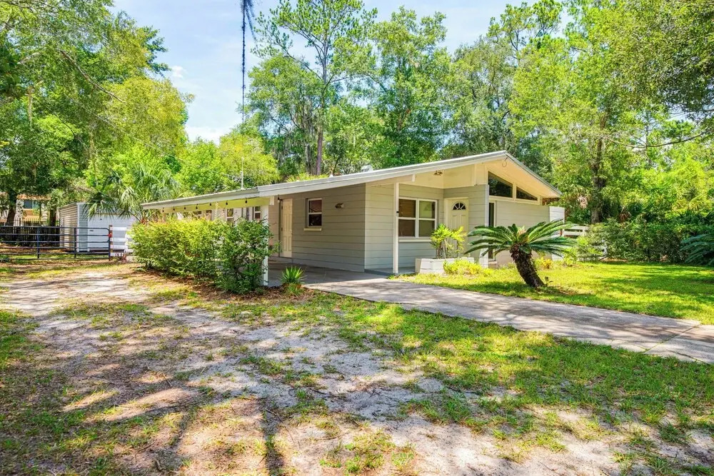 Mid-century Gainesville Getaway: 3 Mi to UF Campus