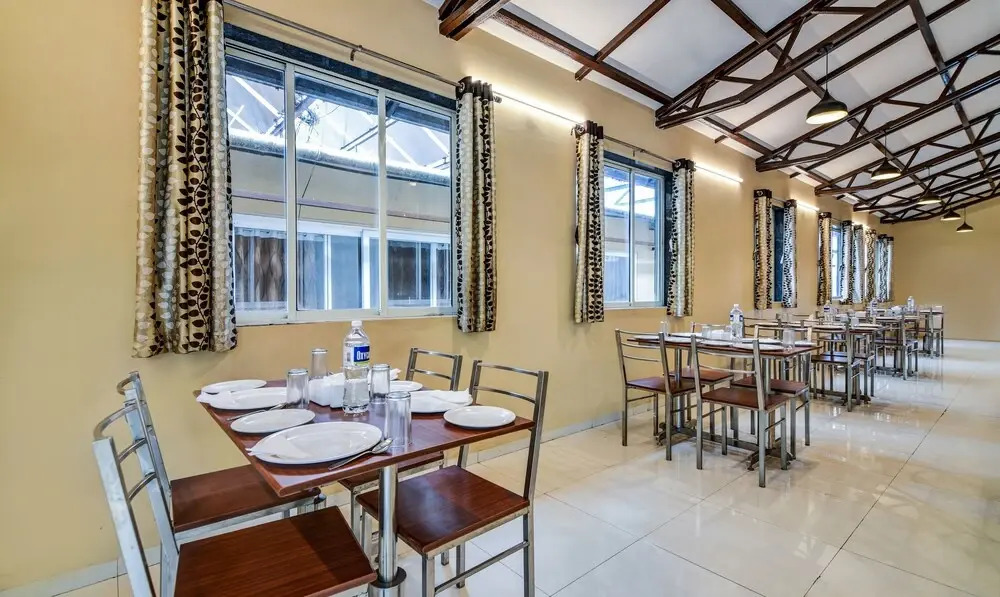 OYO 23365 Hotel Bright Plaza