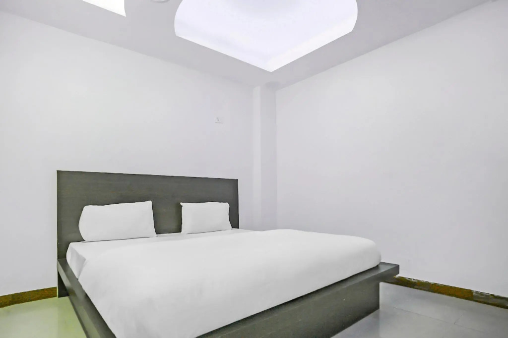 OYO 84319 Hotel RN Residency