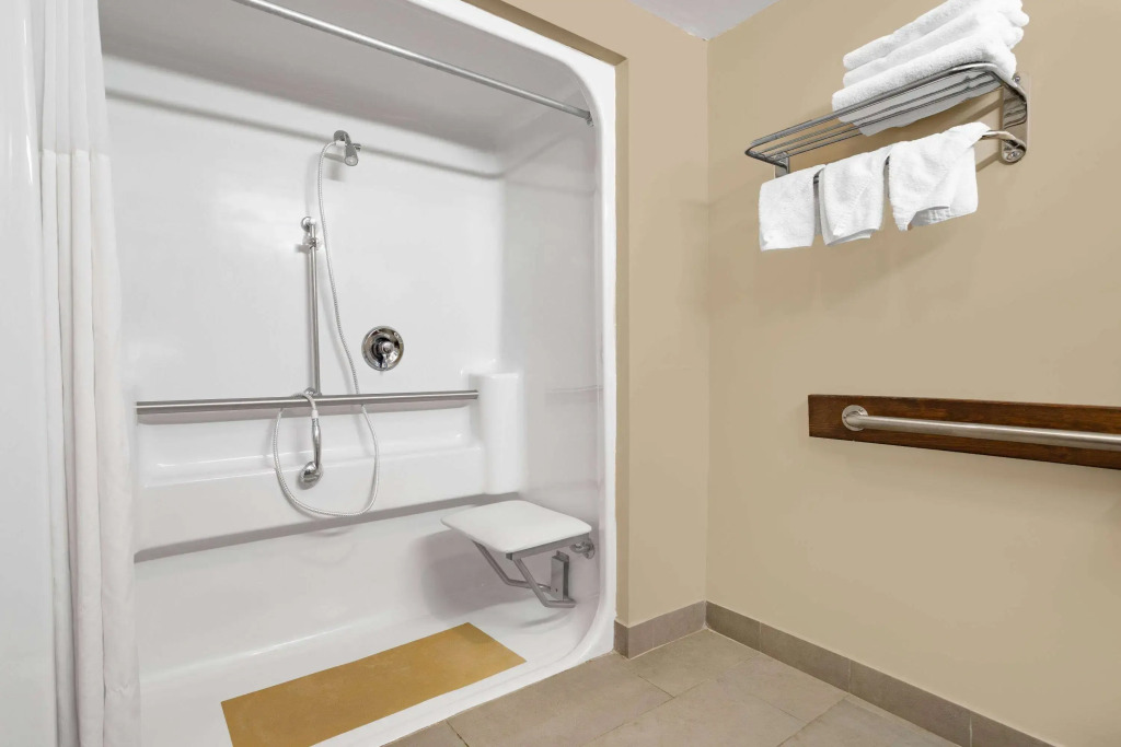 Ramada by Wyndham Hendersonville