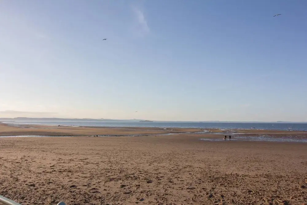 Beautiful & Private Apartment Seconds From Beach