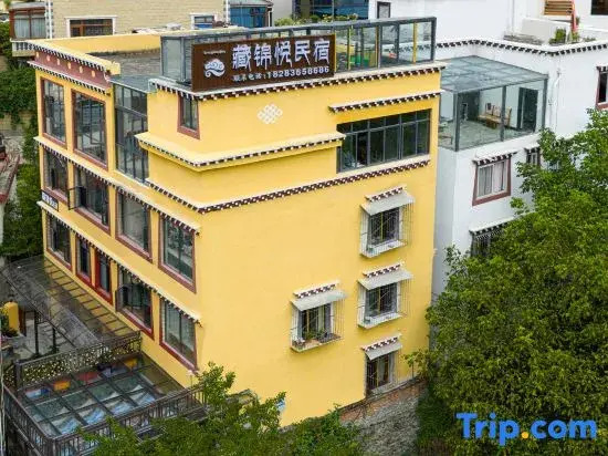 Zang Jinyue Lodge (Kangding Love Song Square Liuliu City Branch)