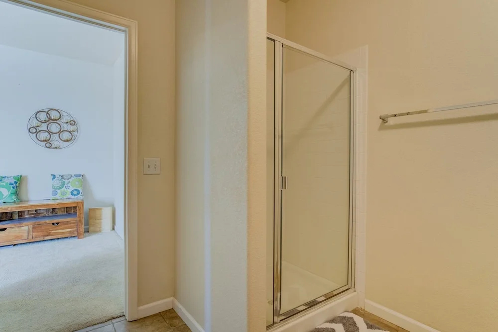 Urban Practicality! 3 Beds, Patios & Dog Friendly