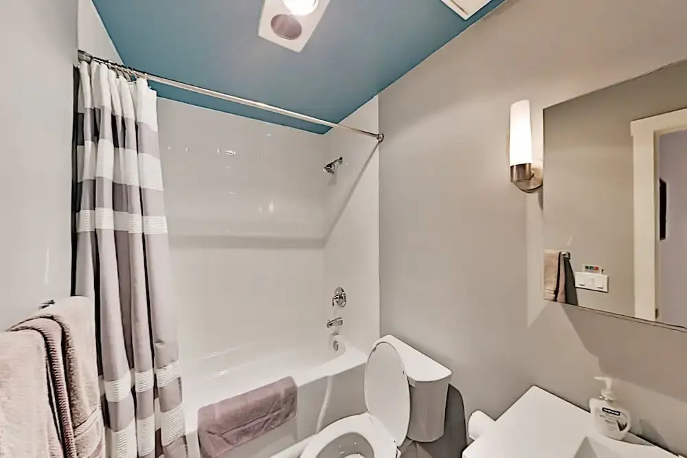 Immaculate Beach W/ Pool, Hot Tub & Balconies 2 Bedroom Condo