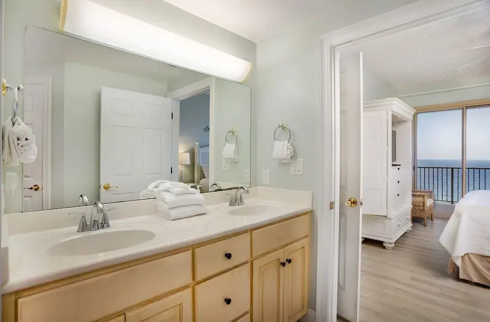 Wondrous Oceanfront Condo with Free Poolside WiFi - Unit 1105 by RedAwning