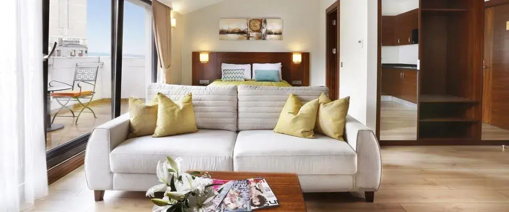 The White Orient Hotel