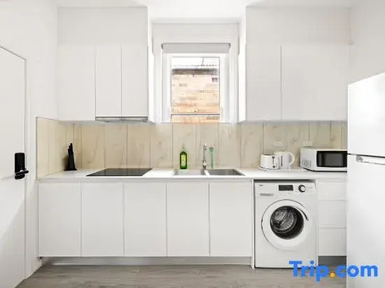 Private Room – Right by Campus & Main Street Amenities