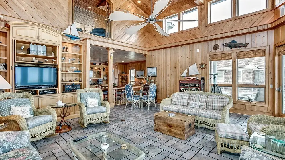 Boat House by Peace Vacations