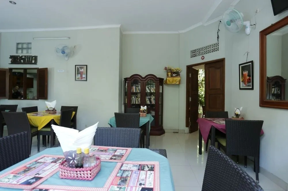RedDoorz near Pantai Double Six