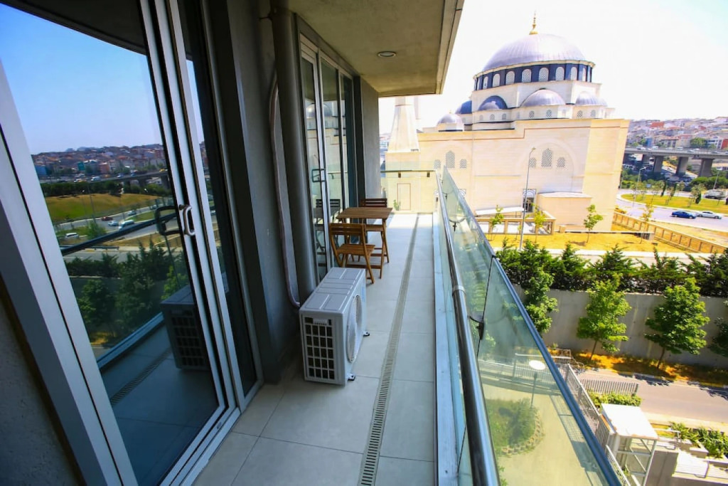 2 Bedroom Luxury Apartment near Mall of Istanbul