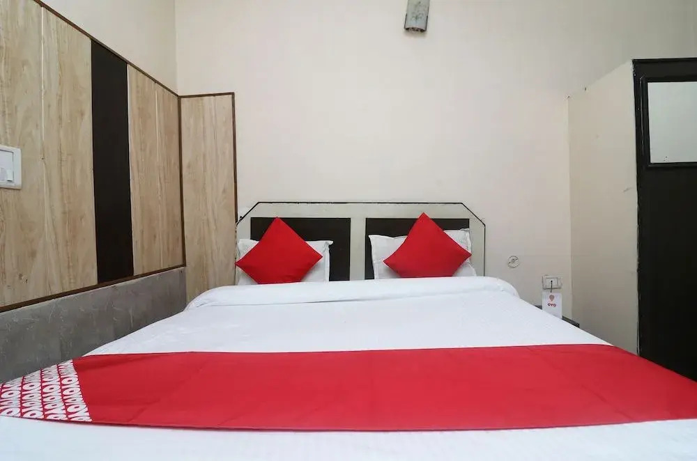 OYO 25037 Hotel Taj Heaven