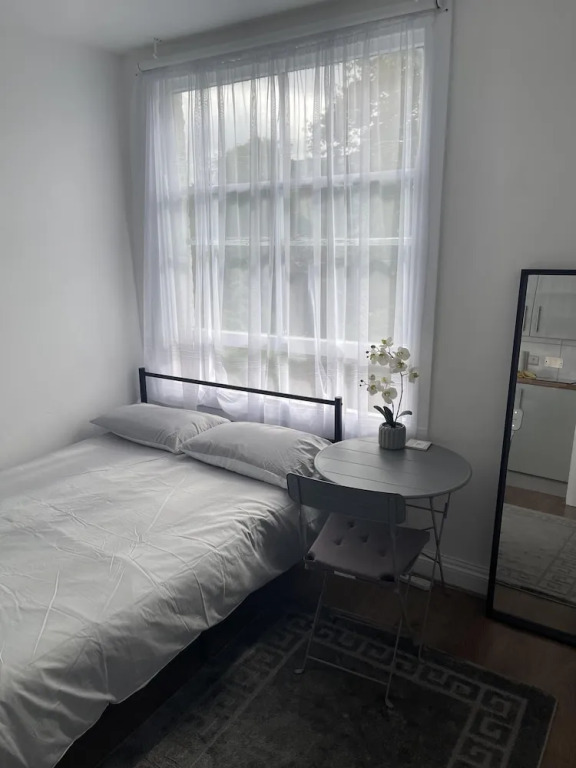Charming Studio in London - 1 Person Only