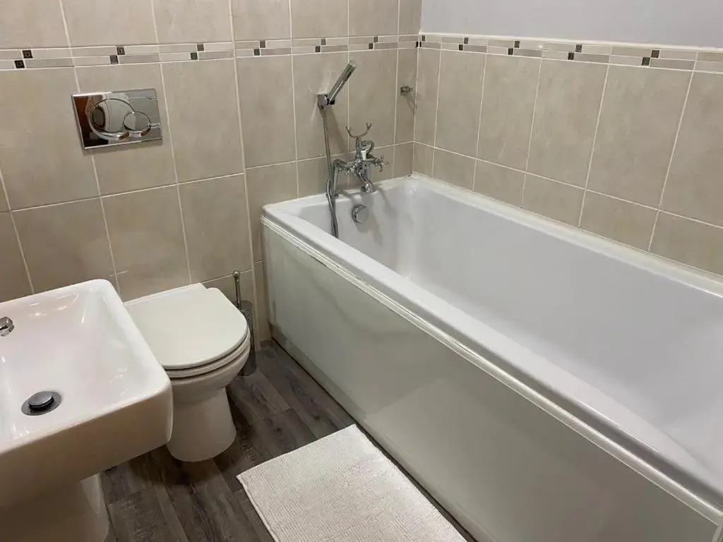 Beautifully refurbished 2 bedroom self-contained apartment with secure parking