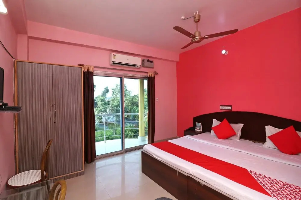 OYO 35875 Hotel S2