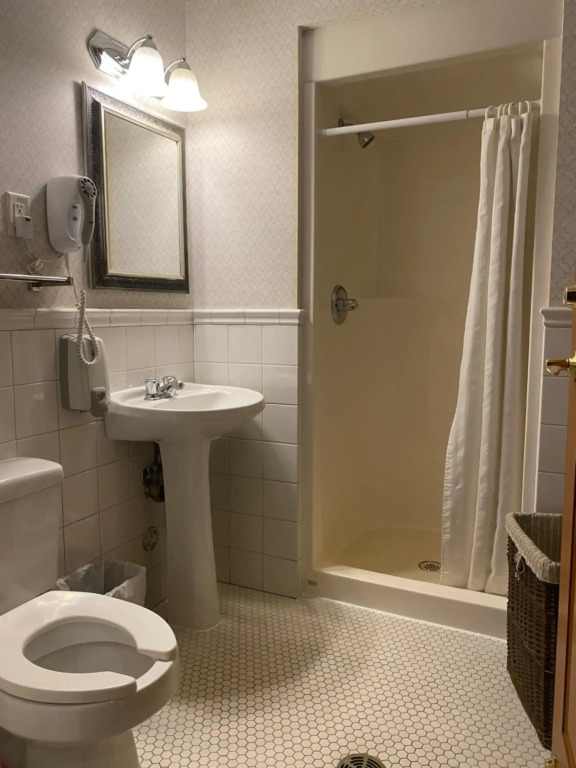 Kingston Hotel