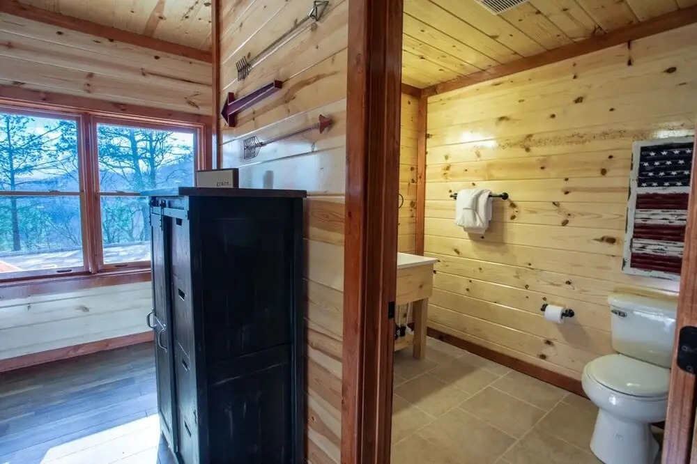 .lookout Lodge 6 Bedroom Cabin