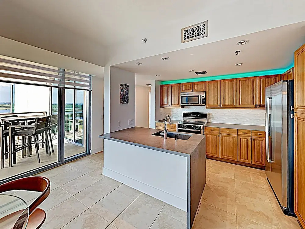 New Listing! Luxe Beachfront Oasis W/ Pools & Gym 2 Bedroom Condo