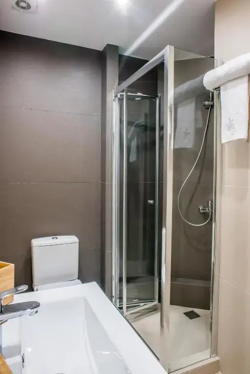 A25 Pristine & Sunny flat with balcony at downtown Athens