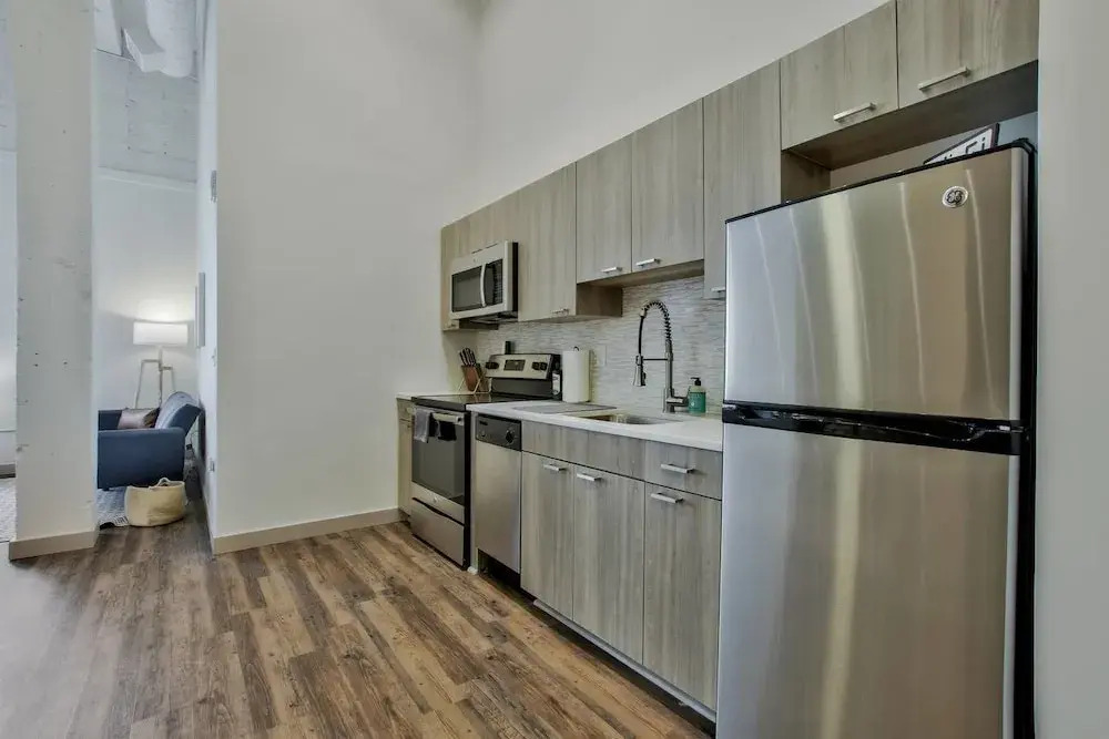 High End Old Town Loft + Pool + Clubhouse
