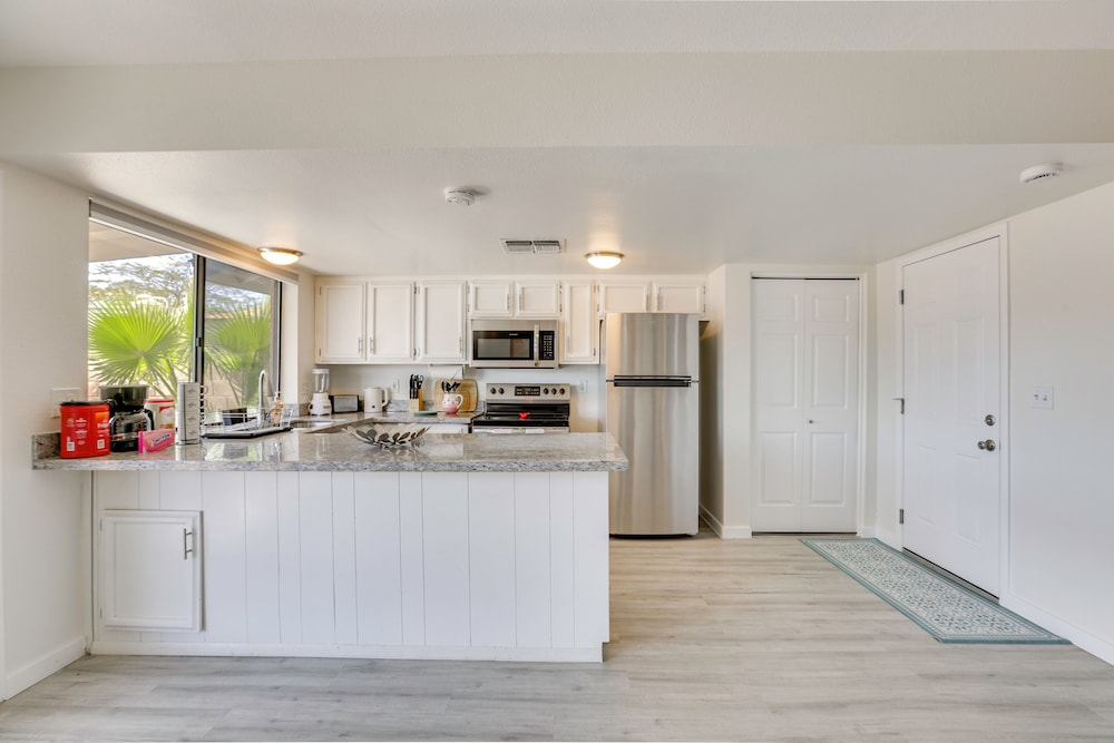 Near Innovation Corridor: Phoenix Home w/ Patio