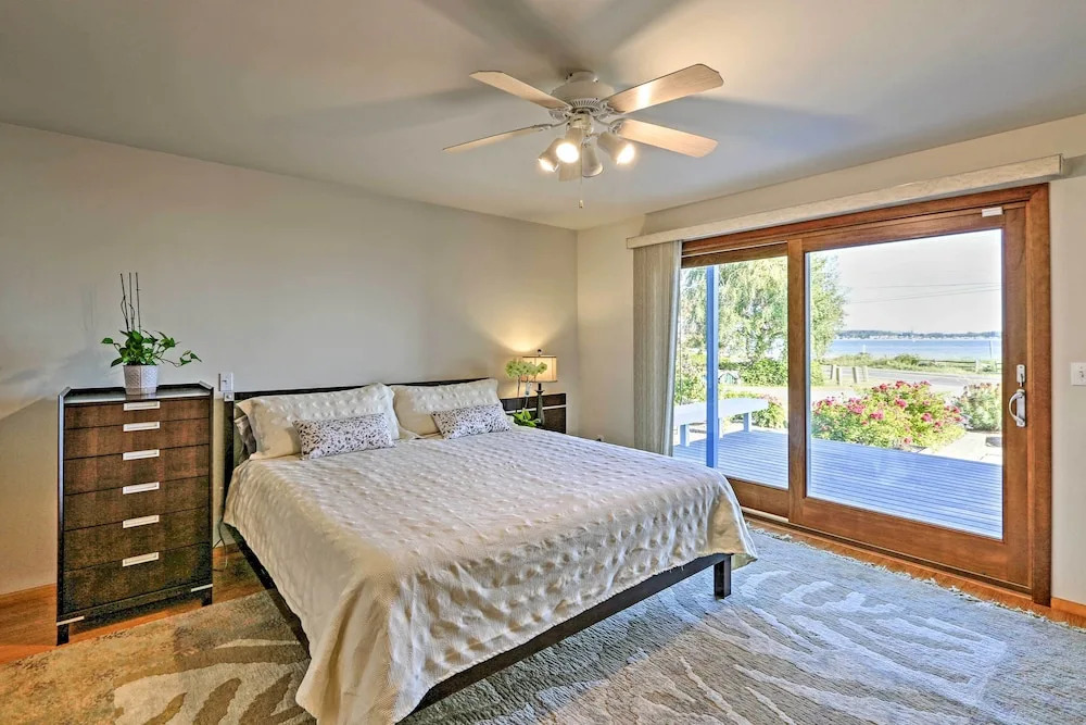 Birch Bay Waterfront Home - Steps to Beach!