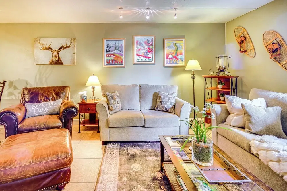 1/2 Block to Lift Bus Stop: Condo in Park City