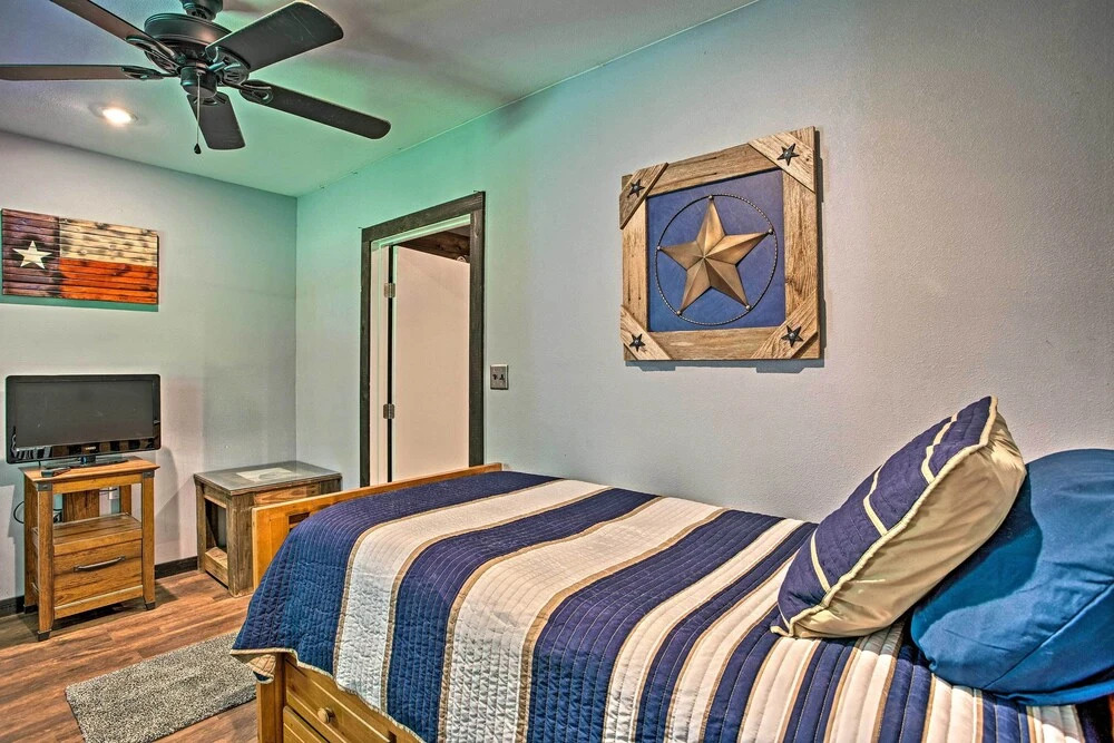 Charming Quitman Cabin < 2 Miles to Lake Fork
