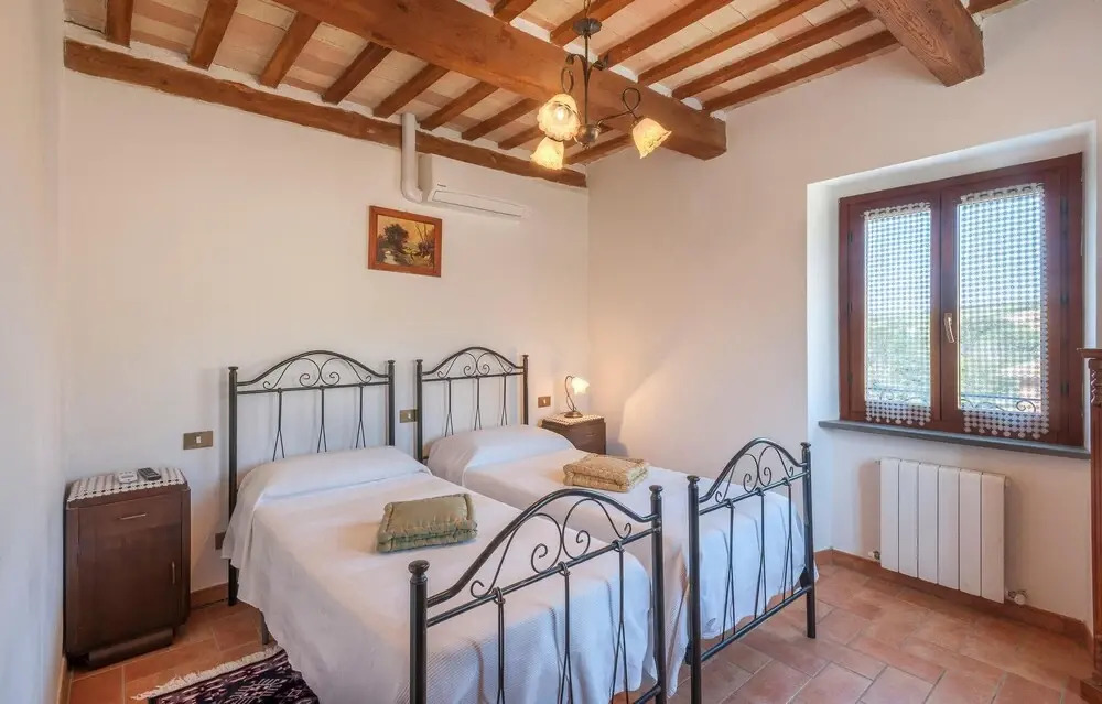 Lovely Home In Tolentino With Kitchen