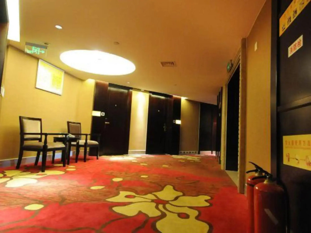 Sunshine Holiday Hotel