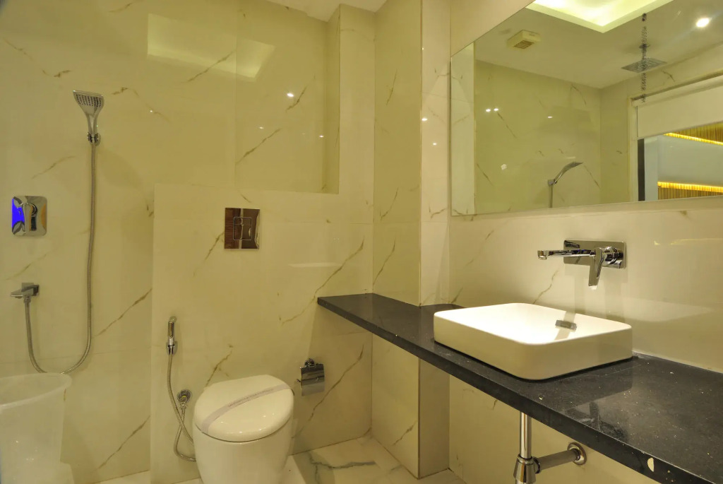 Aman Continental With Restaurant - 5Mins from Connaught Place ,Railway Station & Metro