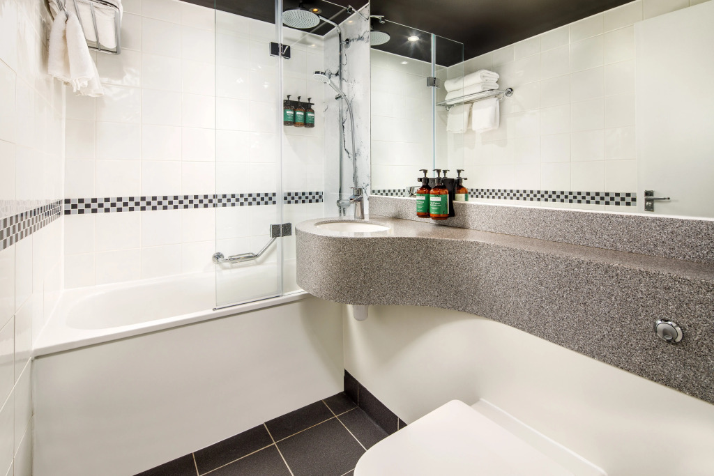 Crowne Plaza Manchester Airport by IHG