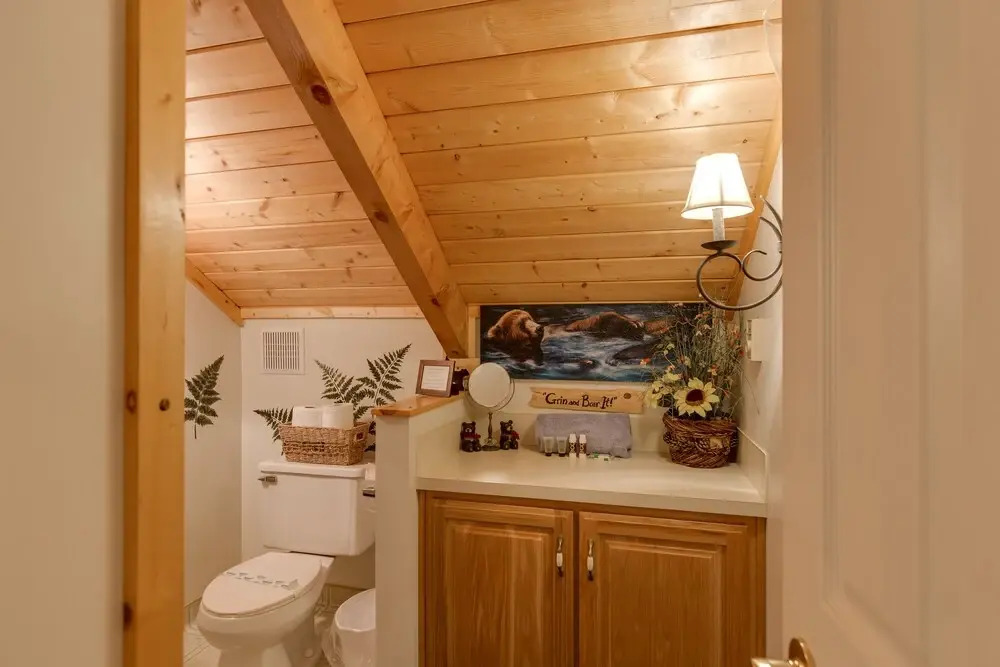 Bucksaw Lodge