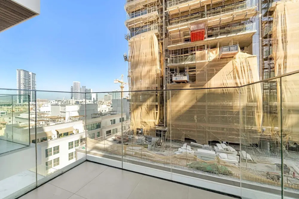 High-end Studio With Rooftop Pool and gym