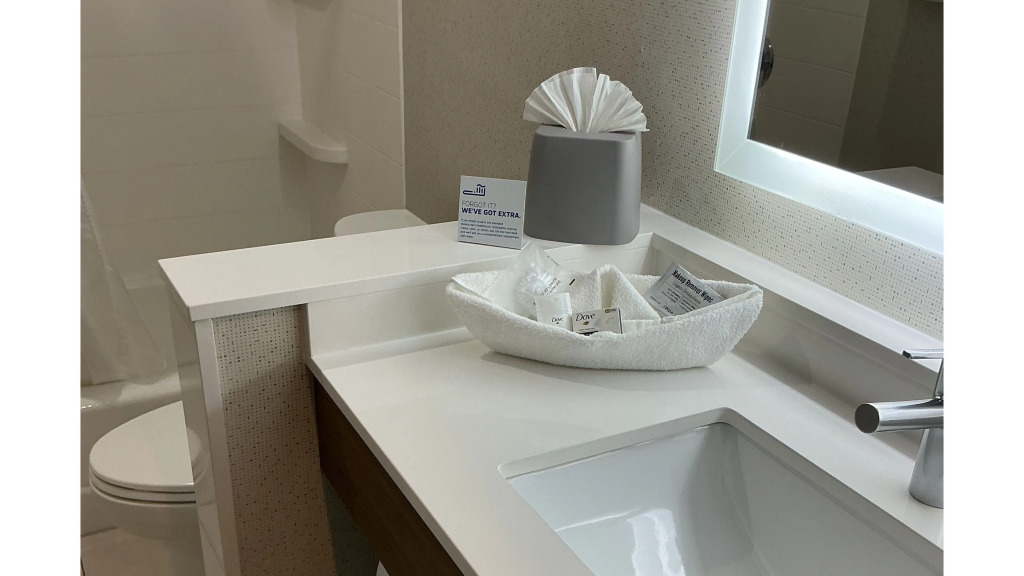 Holiday Inn Express & Suites Chatsworth by IHG