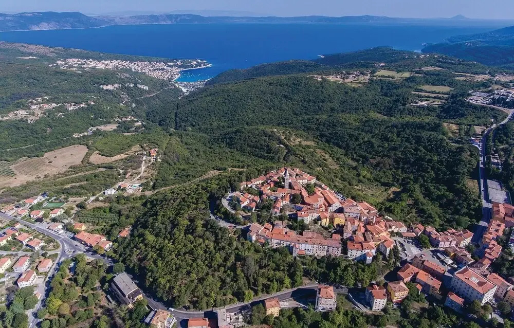Amazing Home in Labin with WiFi, 7 Bedrooms & Hot Tub