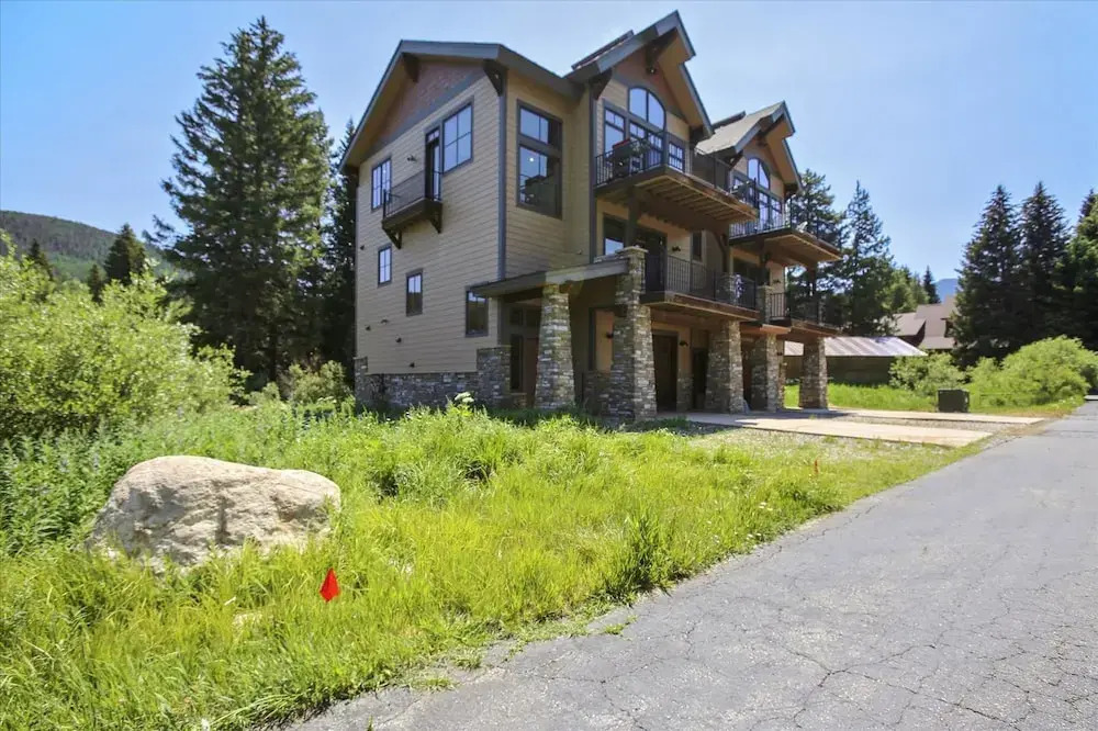 Slopeside Mountain Time Luxury Chalet by Winter Park Escapes